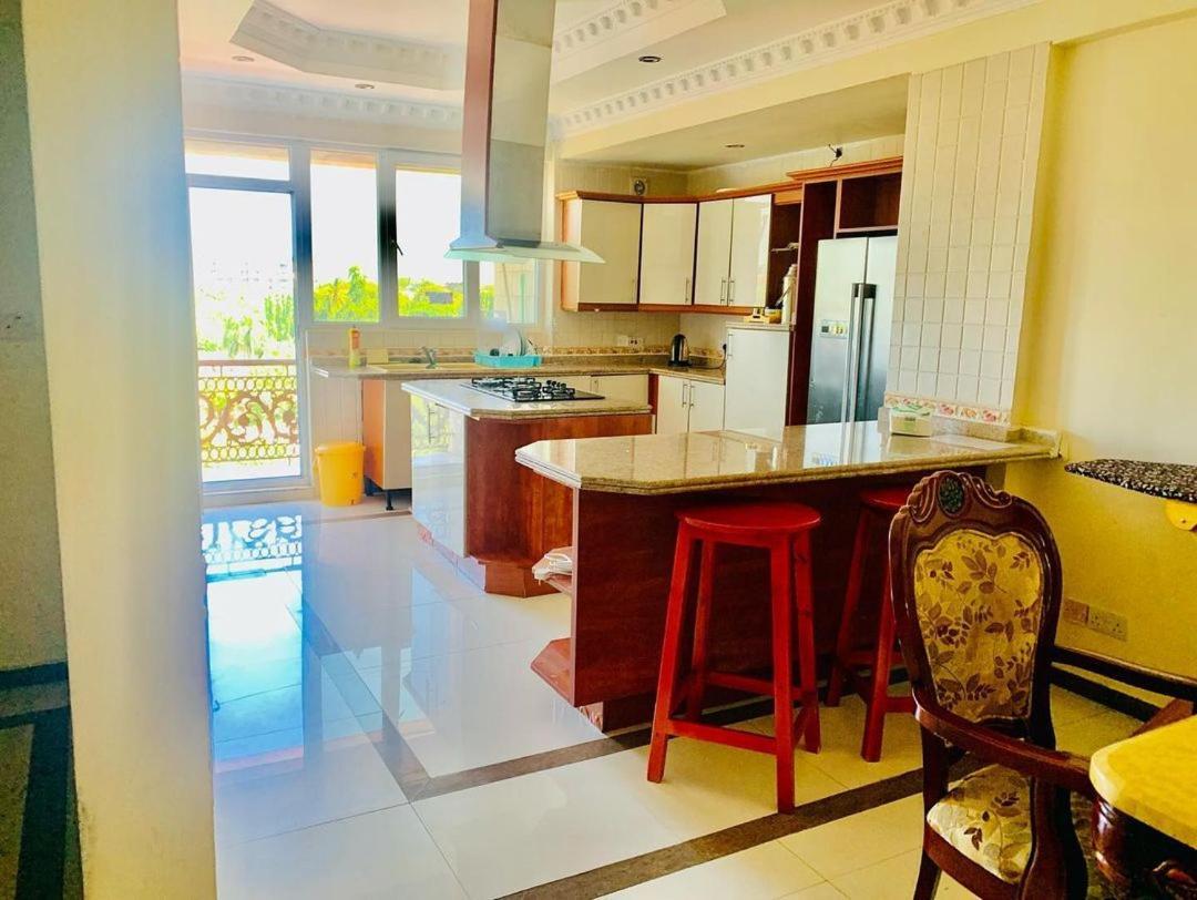 דאר א-סאלאם Masaki-Sea View 2-Bedroom Apt With Free Wi-Fi מראה חיצוני תמונה